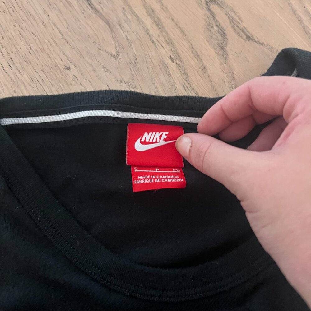 NIKE Black Muscle Tank - Picture 4 of 4